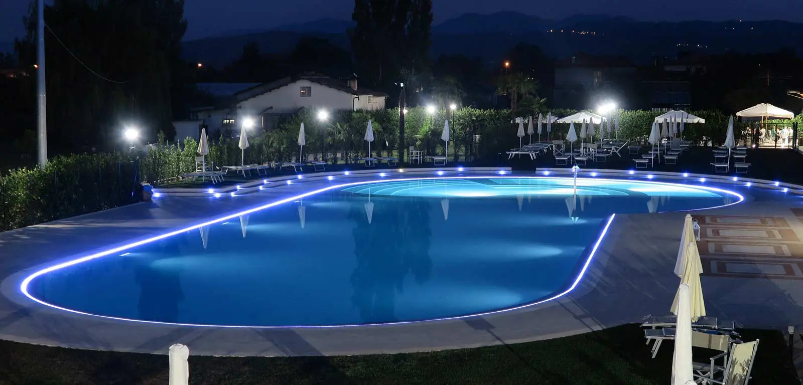 Accessori Piscine Fari LED RGB 2.jpg